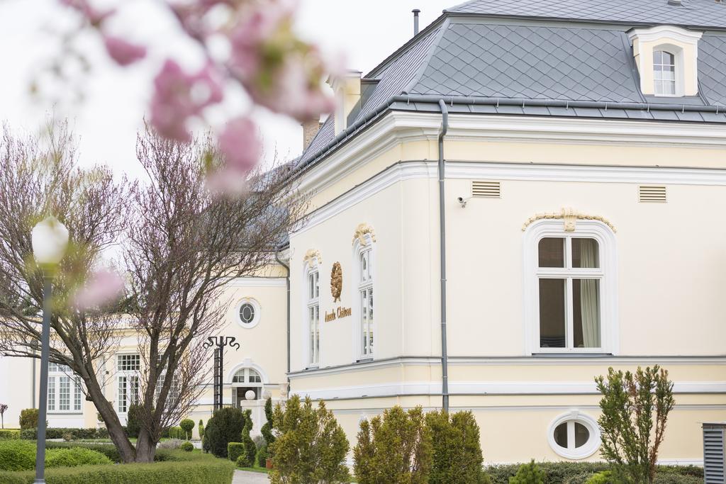 Amade Chateau Vrakúň Екстериор снимка