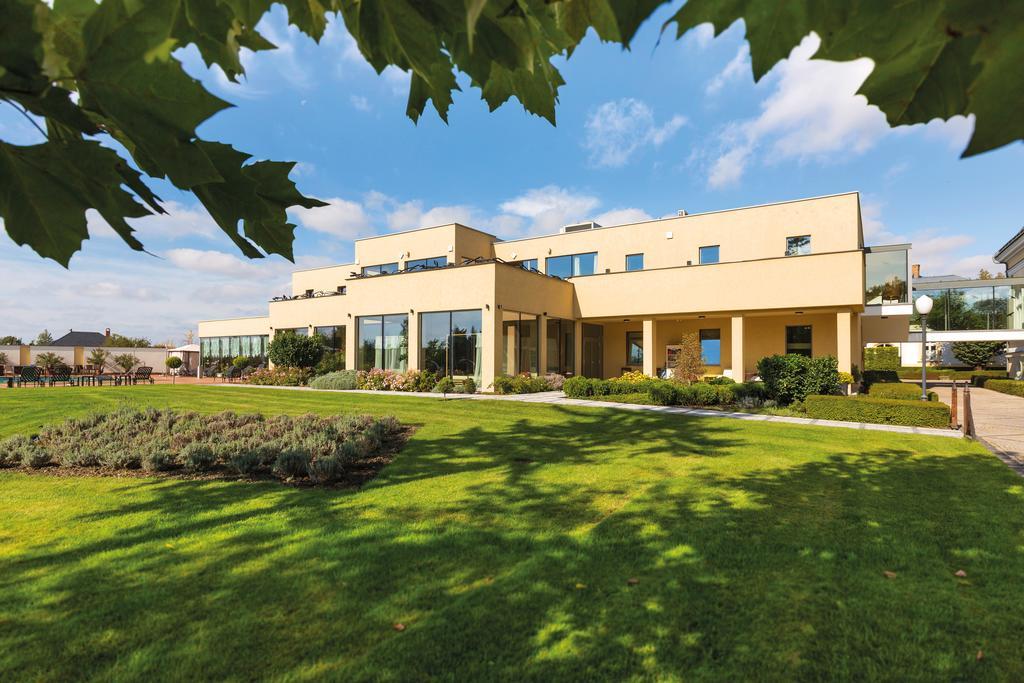 Amade Chateau Vrakúň Екстериор снимка